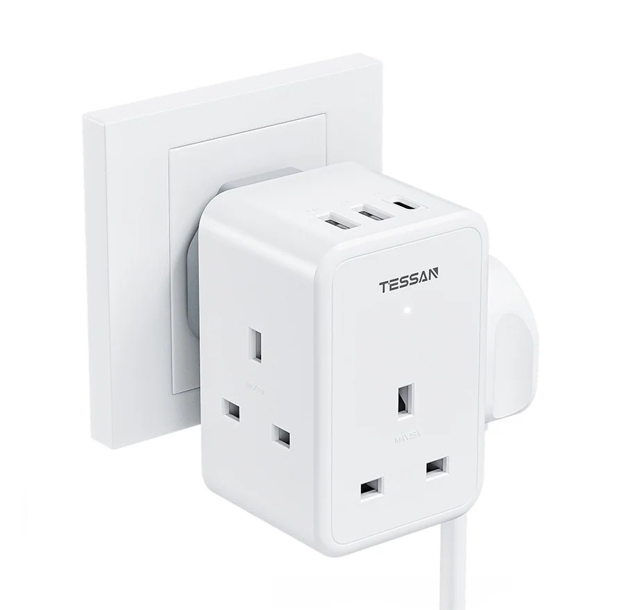 ts-227-PD-0 Tessan TS-227-PD 3-Gang 13A AC Plug Through with 2x USBA & 1x USBC 20W - Image 1